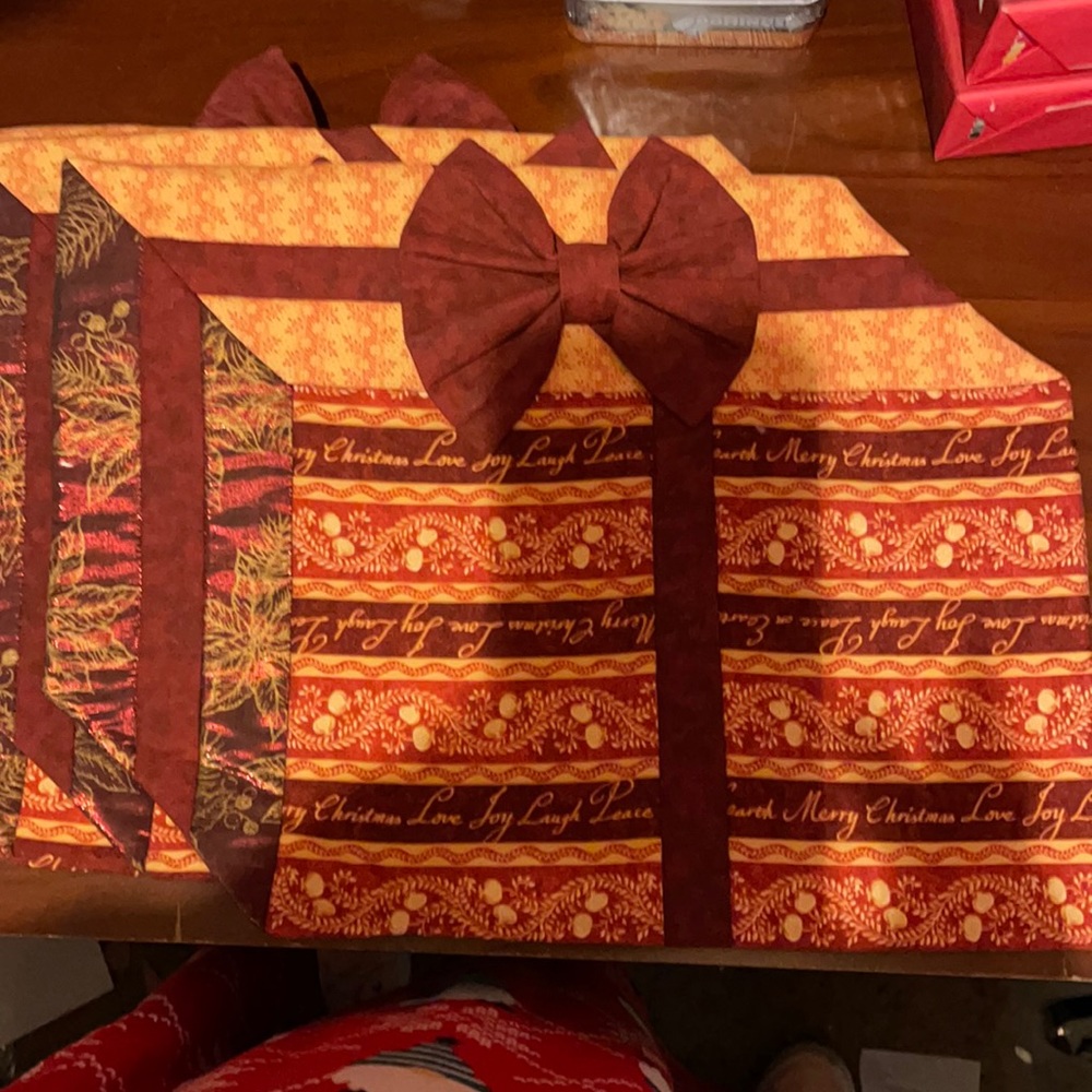 Set of 4 Christmas quilted placemats